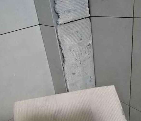 莎车瓷砖空鼓维修公司分享下厨房瓷砖脱落的补救措施。